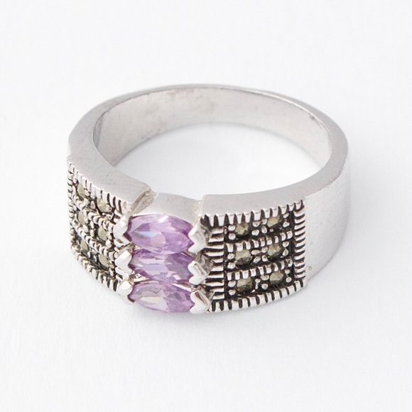Estate Purple Cubic Zirconia & Marcasite Ring Size 8 Marquise Cut Silver Plated - Picture 2 of 4